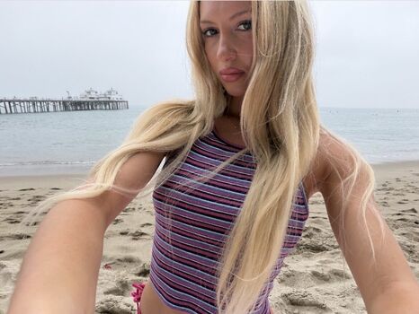 Full leaked Emily roman private onlyfans photo