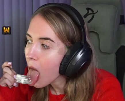 Full leaked Emilycc private onlyfans photo