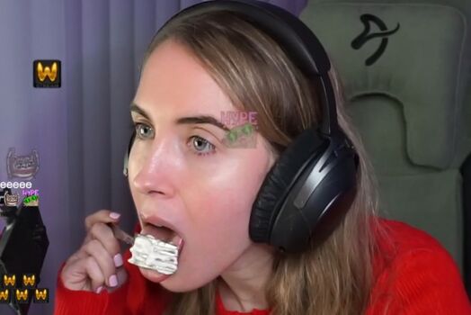 Full leaked Emilycc private onlyfans photo