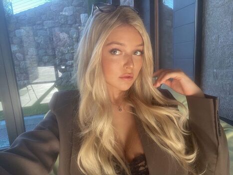 Full leaked Daddie maddie/ private onlyfans photo