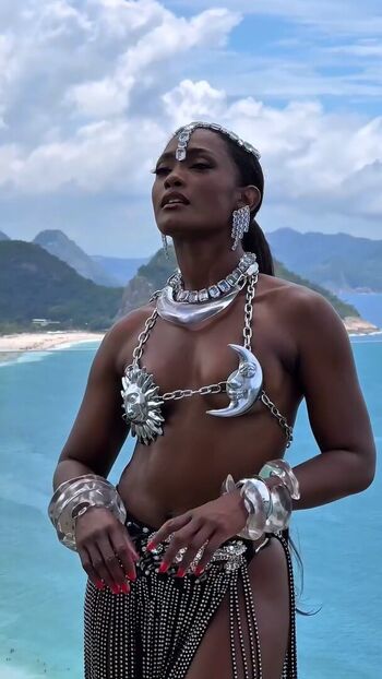 Erika Januza