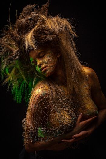 Eva Lee Model