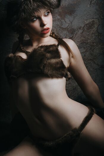 Eva Lee Model