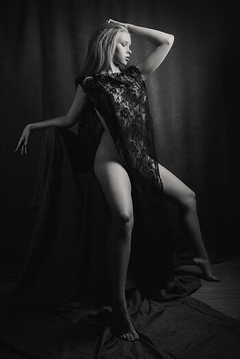 Eva Lee Model