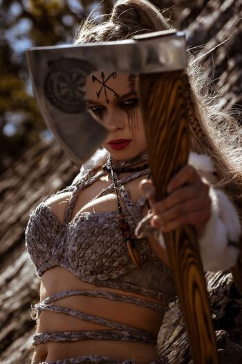 Eva Lee Model