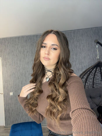 eva_sharmaa