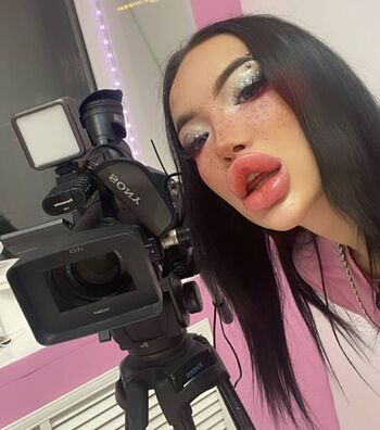 eva_u_tits