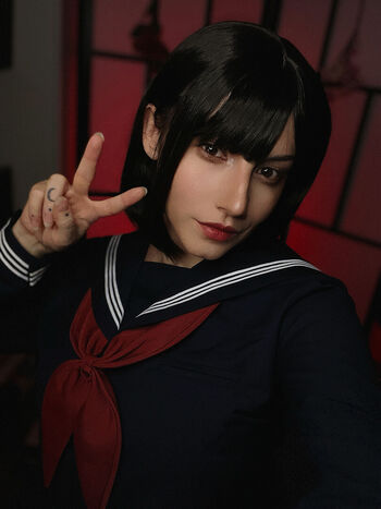 Ezy Summers Cosplay