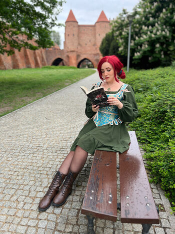 Ezy Summers Cosplay