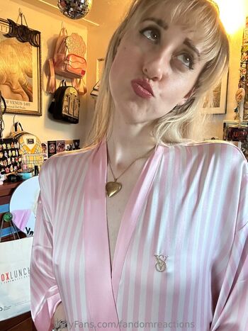 Full leaked Fandomreactions page private onlyfans photo