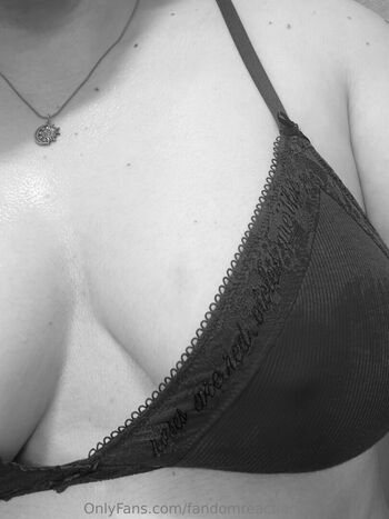 Full leaked Fandomreactions page private onlyfans photo