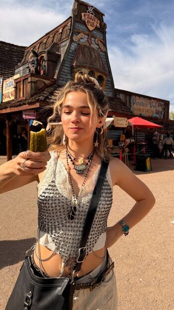 Haley Lu Richardson