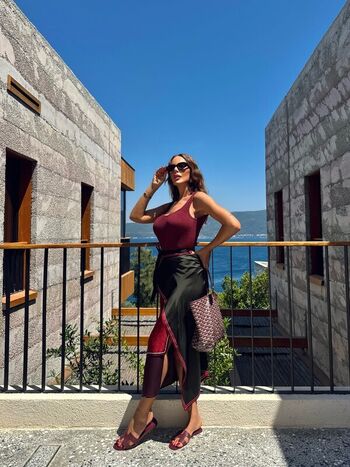 Hande Sarıoğlu