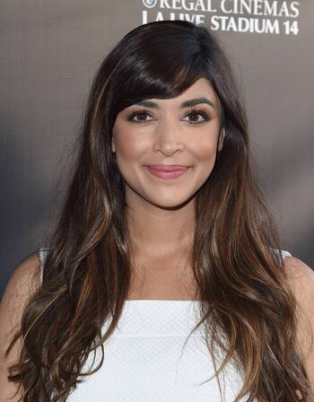 Hannah Simone