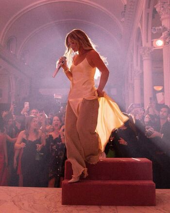 Full leaked Hilary duff private onlyfans photo