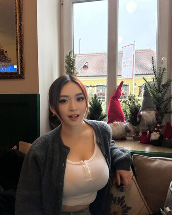Full leaked Holly shu page private onlyfans photo
