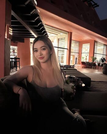 Full leaked Holly shu page private onlyfans photo