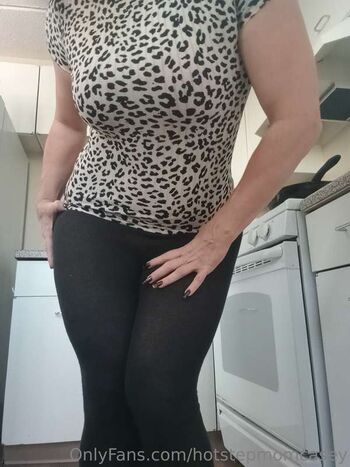 HotStepMomCasey