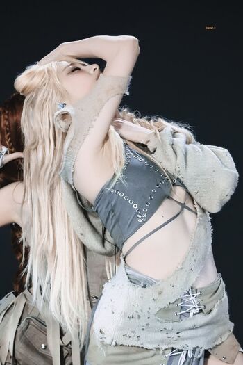 Full leaked Huh yunjin private onlyfans photo