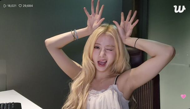 Full leaked Huh yunjin private onlyfans photo