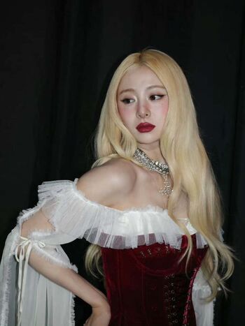 Full leaked Huh yunjin private onlyfans photo