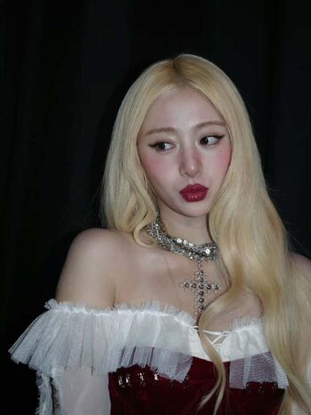 Full leaked Huh yunjin private onlyfans photo