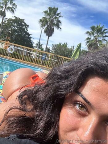 Full leaked Hollybunny/ private onlyfans photo