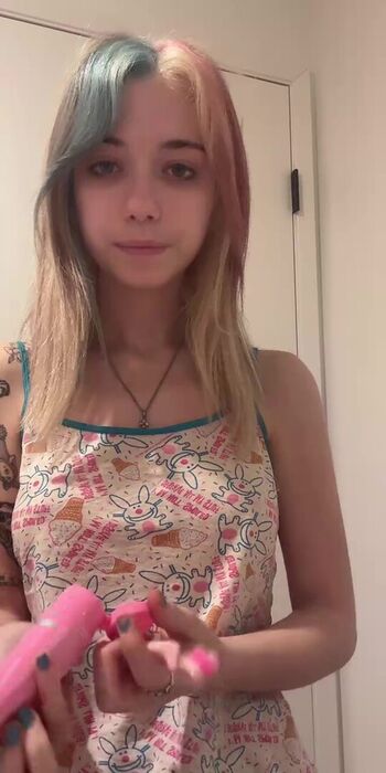 Full leaked Iluvmeww page private onlyfans photo