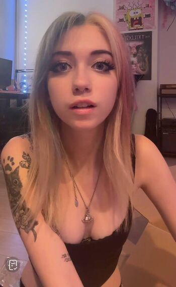 Full leaked Iluvmeww page private onlyfans photo