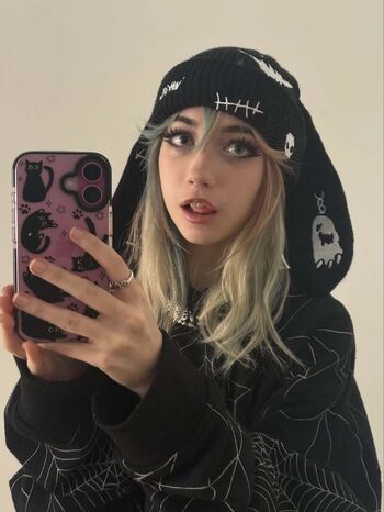 Full leaked Iluvmeww private onlyfans photo