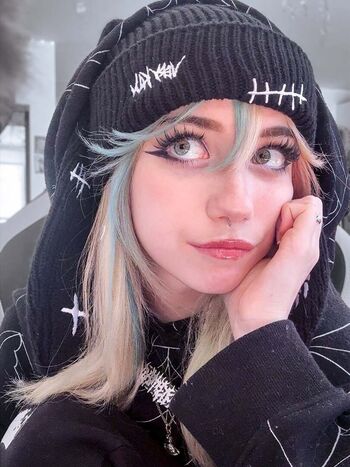 Full leaked Iluvmeww private onlyfans photo