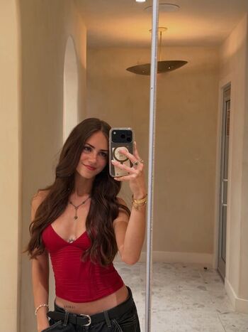 isabella.l.flores