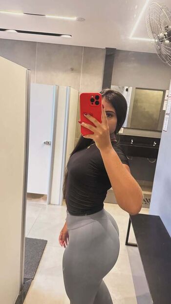 Isadora Nobrega