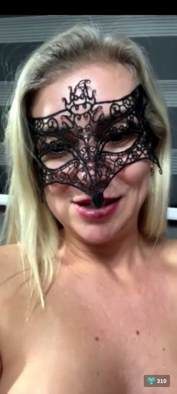 Isis Bianc Hotwife