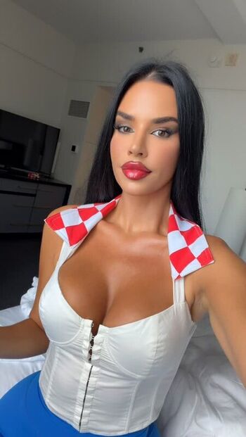 Ivana Knoll