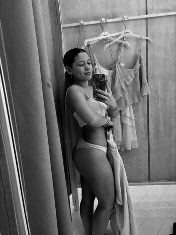 Full leaked Ivydearechavala private onlyfans photo
