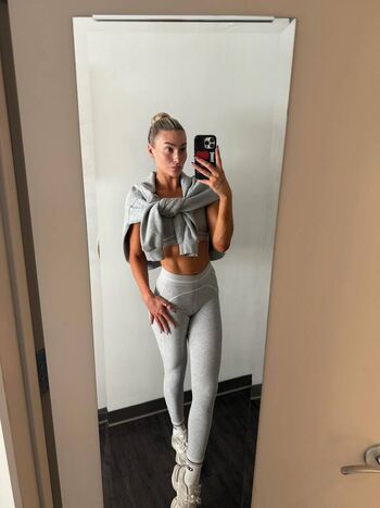 Izzi Dame