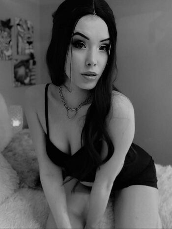 Jasmine Callipygian
