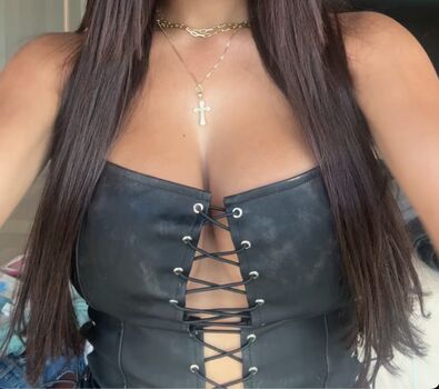 jasmine_lillyyyy