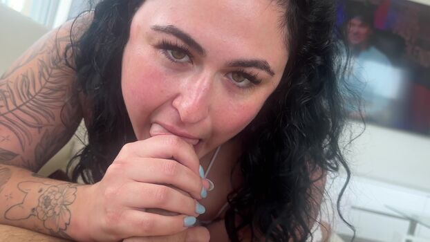 Josiejaxxon Hotwife
