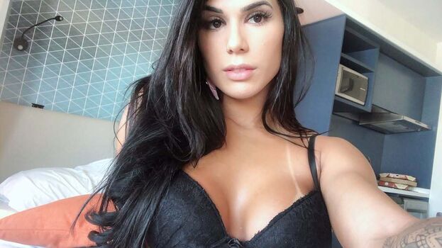 Jully Oliveira