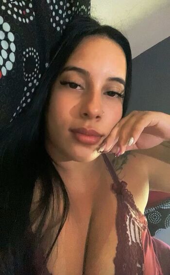 Full leaked Mia linz/ private onlyfans photo
