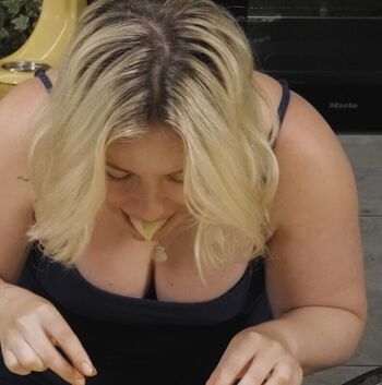 Full leaked Vicky aisha / private onlyfans photo