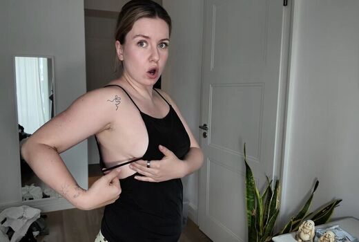 Full leaked Uhhliar/ private onlyfans photo