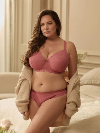 Kelly Brook