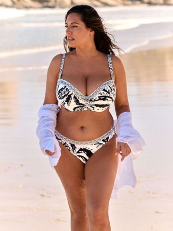 Kelly Brook