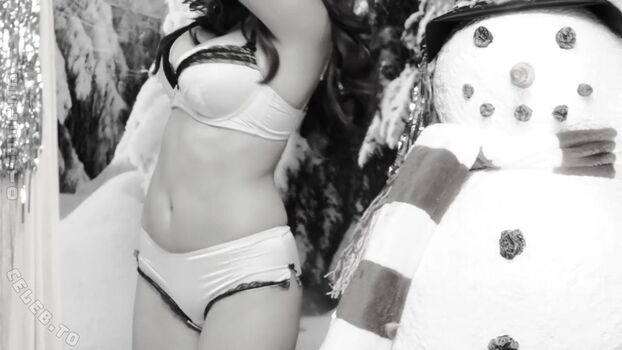 Kelly Brook