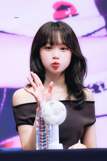 Kim Chaewon