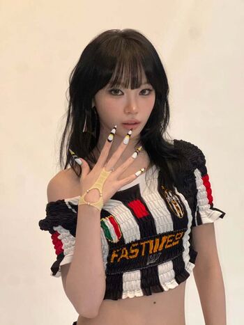 Full leaked Kim chaewon private onlyfans photo