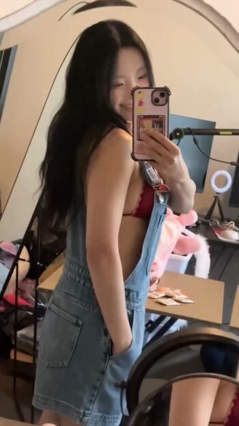 Full leaked Pokimane / private onlyfans photo